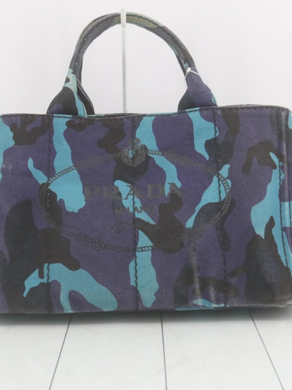 Prada Canapa